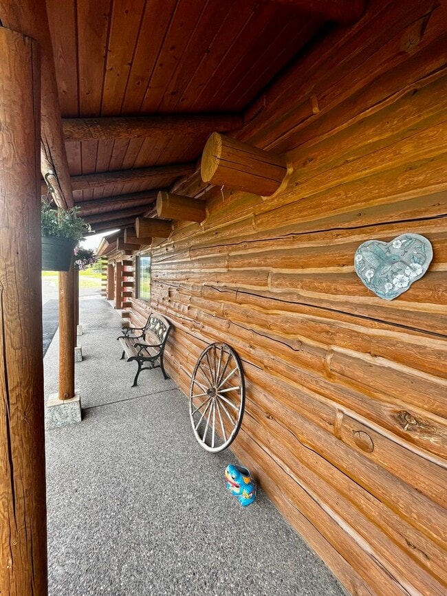 Building Photo - Fully Furnished Cabin Available - 10 Minut...