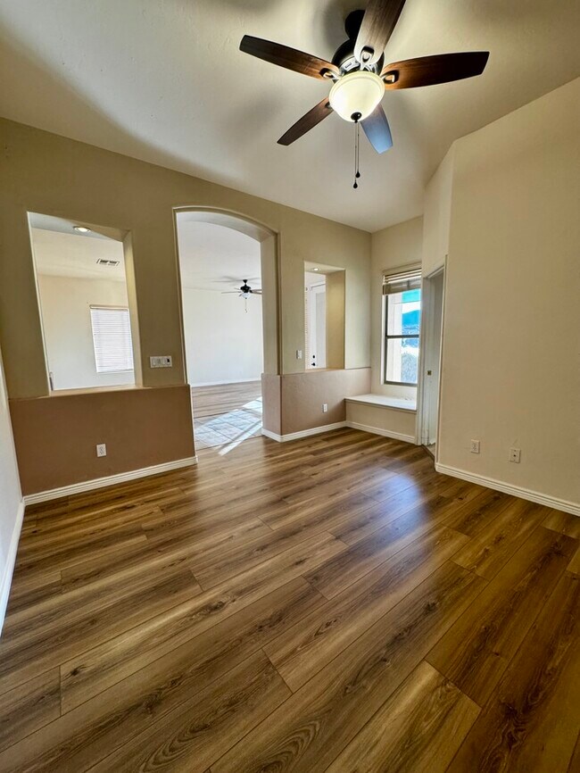 Building Photo - FOR RENT