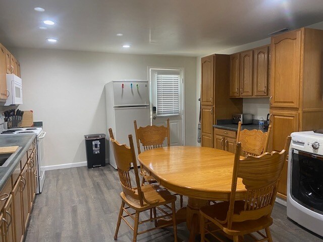 Kitchen 1 - 6044 E Highway 20