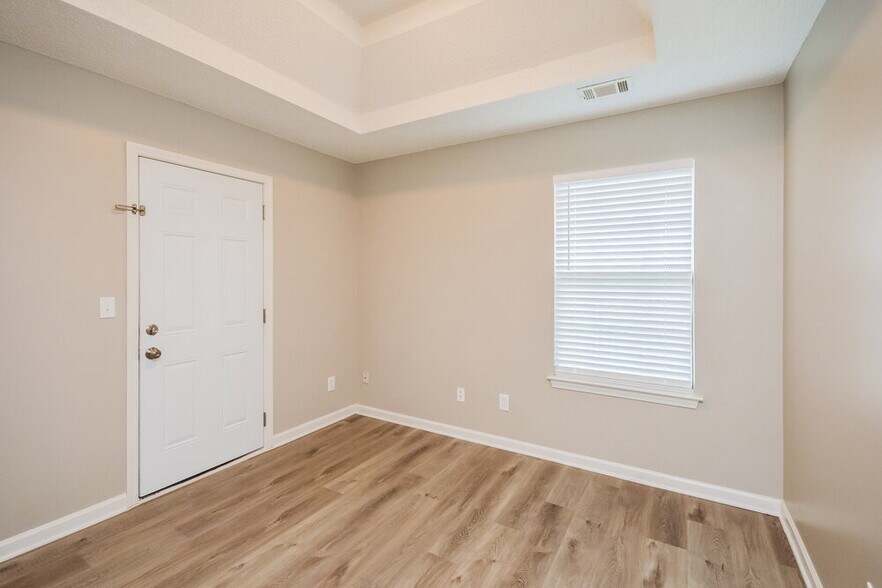 Building Photo - 10662 Village Landing