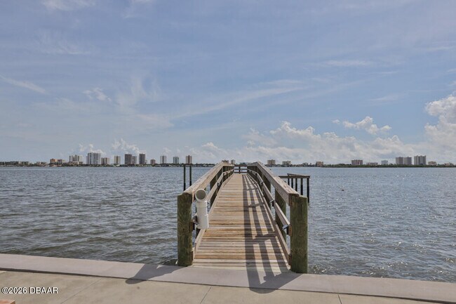 Building Photo - 2801 S Ridgewood Ave