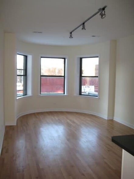 Building Photo - 4715 N Sheridan Rd