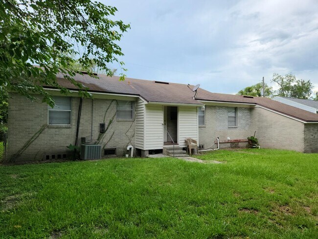 Building Photo - 7927 Reid Ave