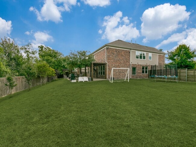 Building Photo - This home is a must see!!