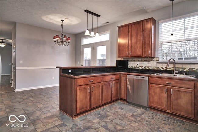 Building Photo - 11080 McDowell Dr