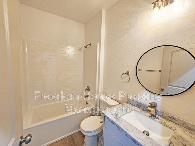 Building Photo - 1340 Arrowhead St