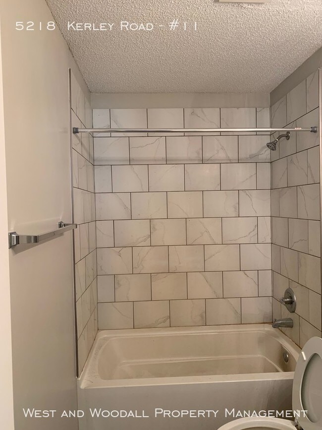 Building Photo - Great Two Bedroom, One Bathroom apartment