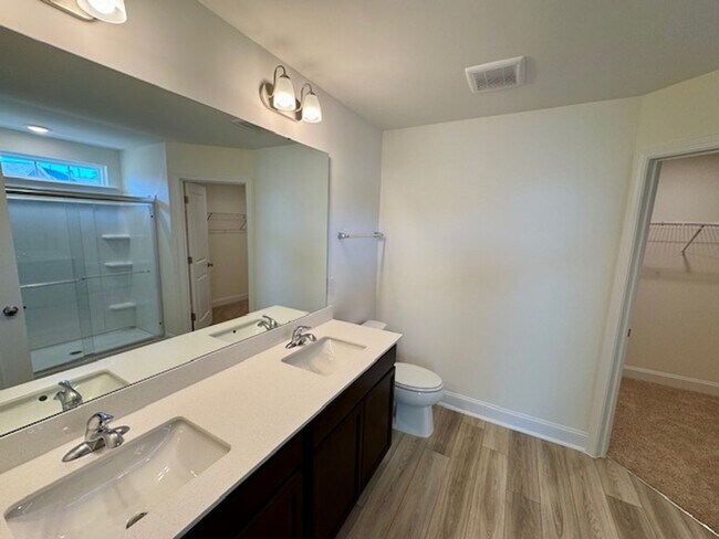 Building Photo - The Grove at Neill's Pointe