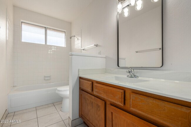 Building Photo - 9422 S 43rd Pl