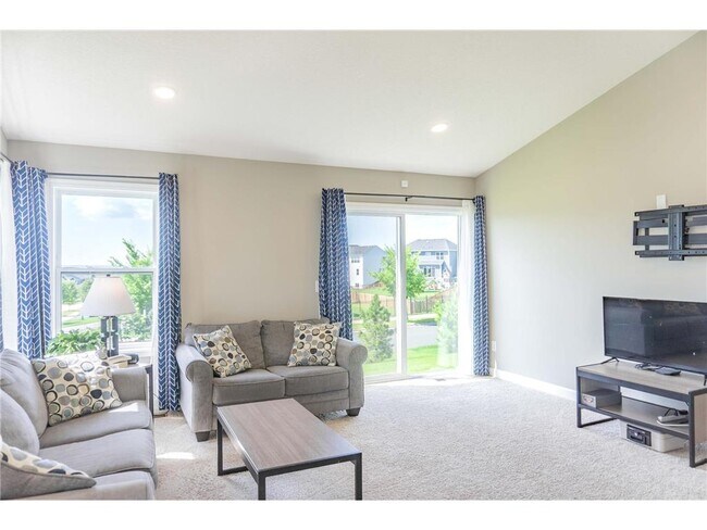 Building Photo - 1430 Nutmeg Cir