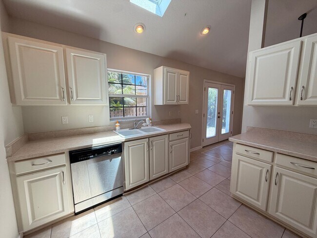 Building Photo - 527 Terrier Way