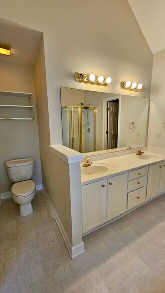 Building Photo - 7 Woodsage Ln