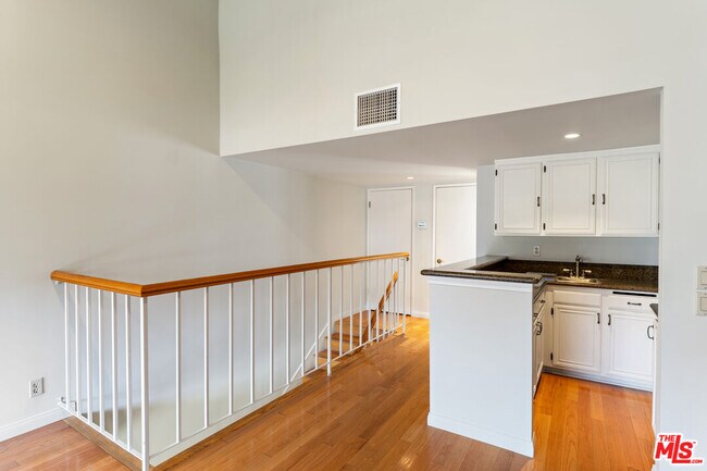 Building Photo - 17087 Palisades Cir