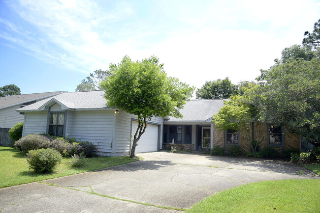 Building Photo - 1129 Troon Dr E
