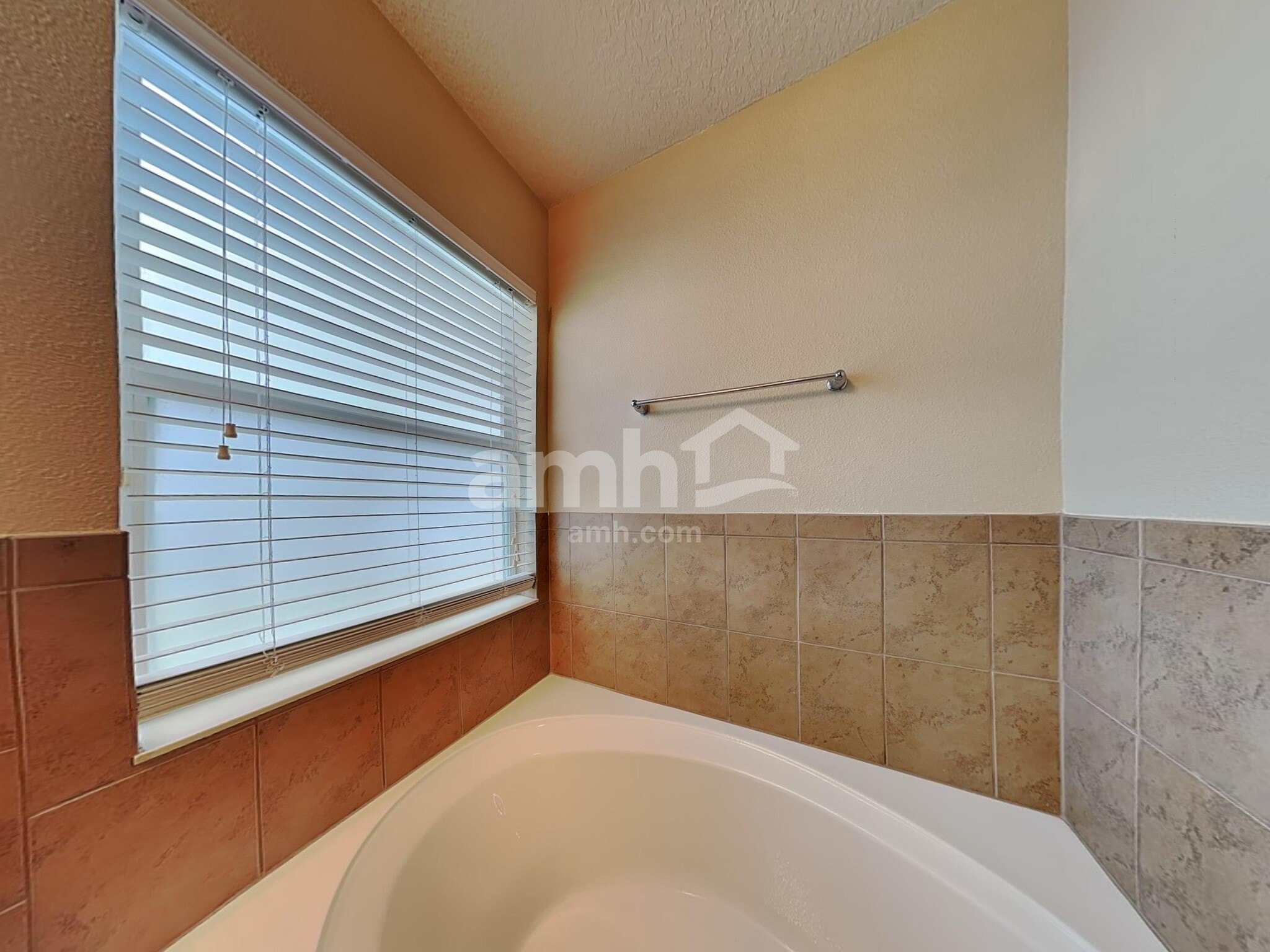 Building Photo - 915 Branchwood Way