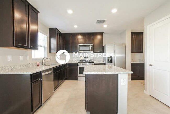 Building Photo - 3 Bedroom Pet-Friendly Home in Phoenix, AZ with Main Street Renewal