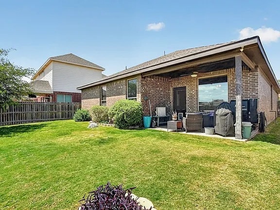 Building Photo - Comfy 3 Bed/2 Bath Midland Home with all appliances, backyard, attached garage, 6 min to grocery ...