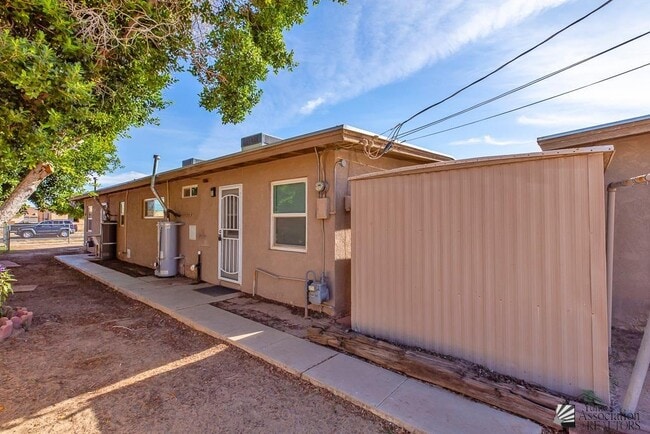 Building Photo - 574 S 2nd Ave