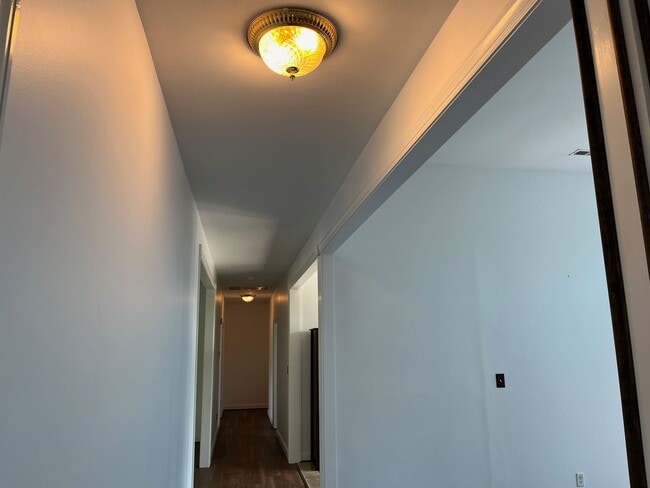 Building Photo - One Level Home in New London