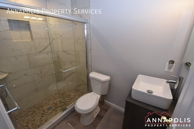 Building Photo - 544 Francis Nicholson Way