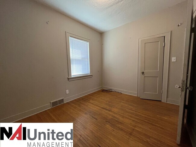 Building Photo - Two bedroom, One bathroom home for rent