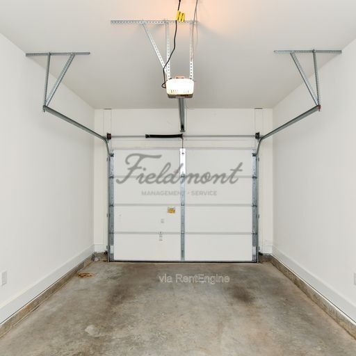 Building Photo - 100 Bluet Ln