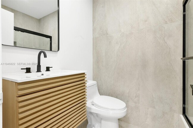 Building Photo - 1201 N 16th Ave