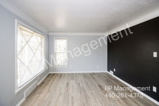 Building Photo - 4086 Hinsdale Rd