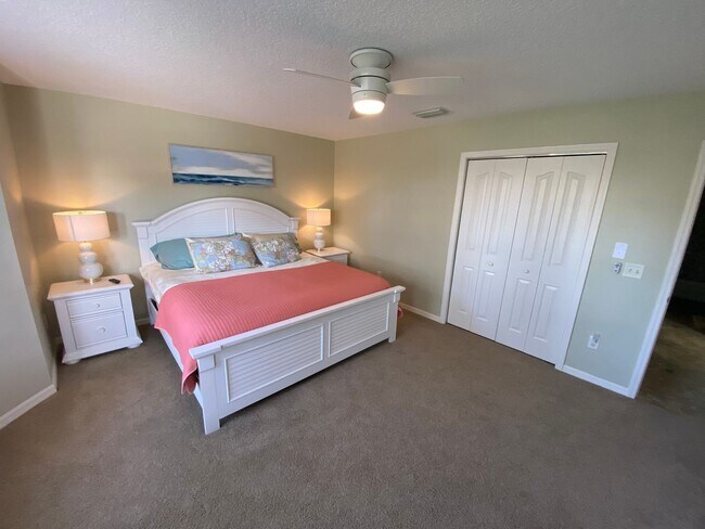 Building Photo - SEASONAL RENTAL in Glenview - 3 Beds, 2 Ba...