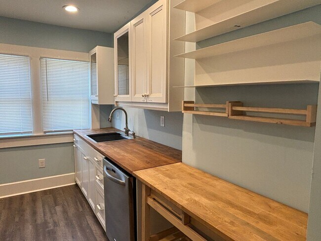 Building Photo - 2 Bed, 2.5 Bath – Second-Story Laundry & Walkable Park Location