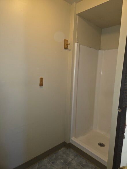 Building Photo - 150 Forest Ave