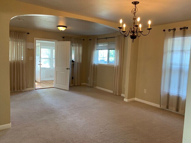 Building Photo - 4 Bedroom Duplex