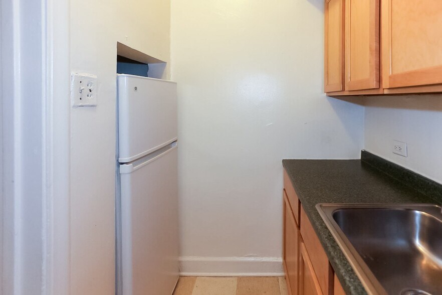 Building Photo - 541 W Arlington Pl