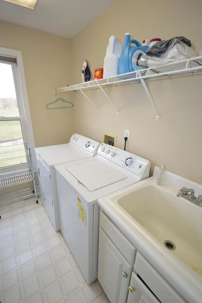 Building Photo - Large Home is Desirable Pine Run!  Best of...