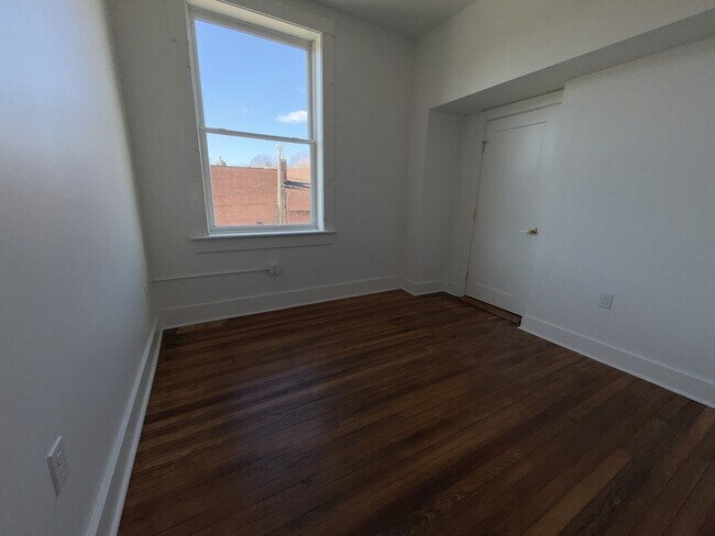 Building Photo - 901 Fifth Street - 203