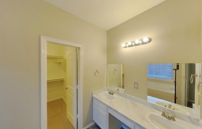 Building Photo - Comfortable 4-Bedroom Property Ready to Move In