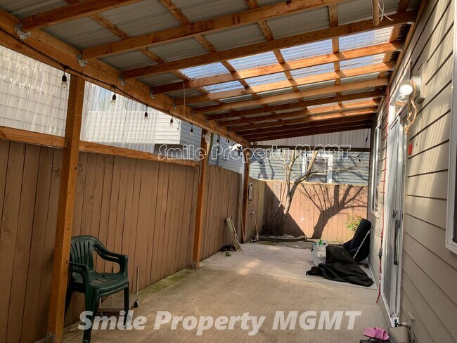 Building Photo - NEW Carpet