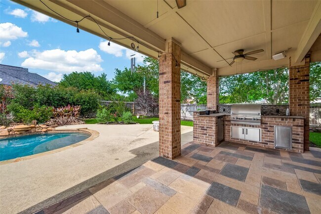Building Photo - 28602 Hayden Park Dr