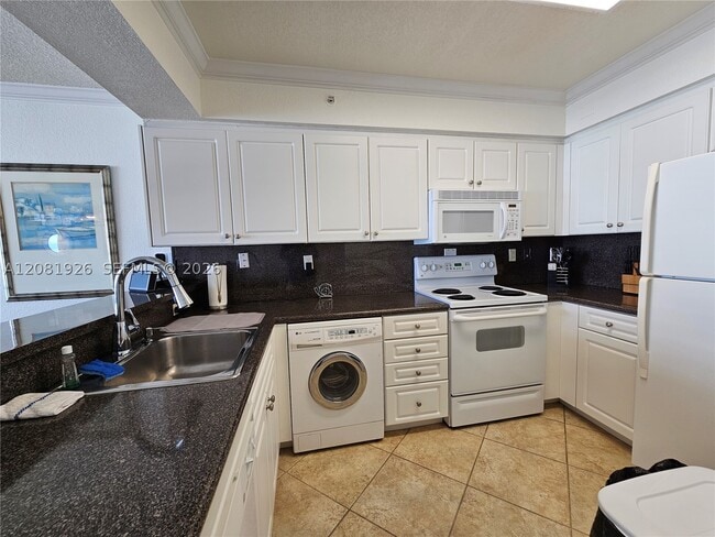 Building Photo - 2501 S Ocean Dr