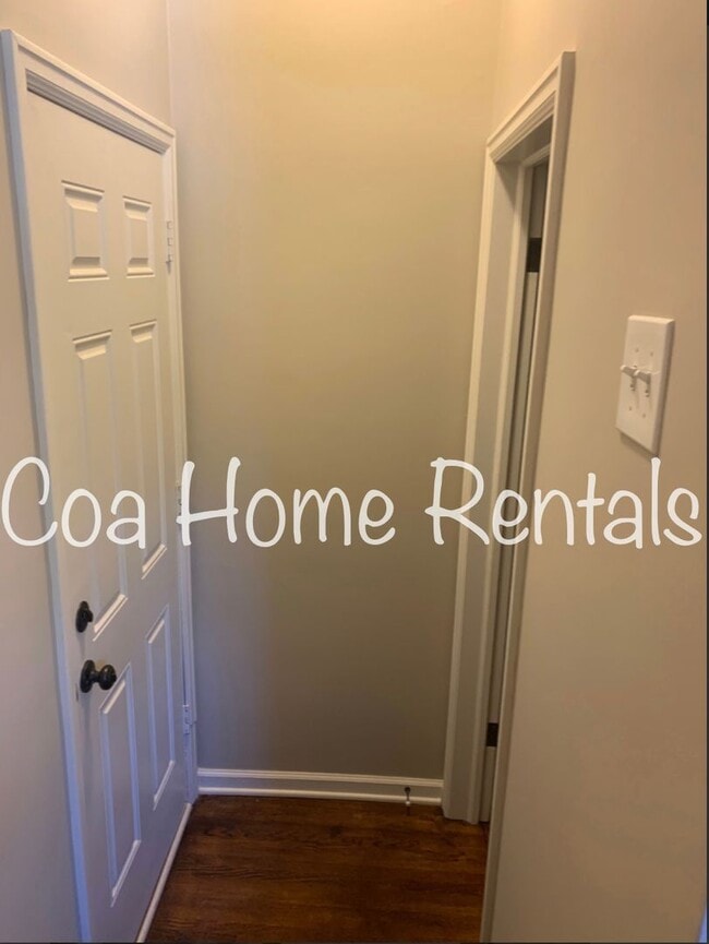 Building Photo - Remodeled East Side Home