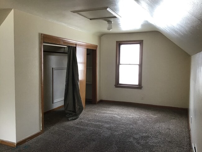 Building Photo - 3 Bedroom Single Family Home