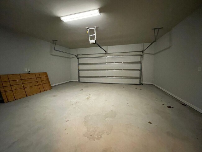 Building Photo - Berkshire Beauty