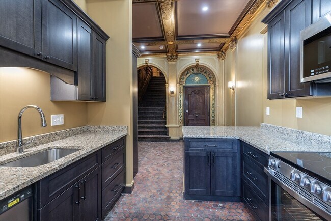 Building Photo - 107 Beacon St