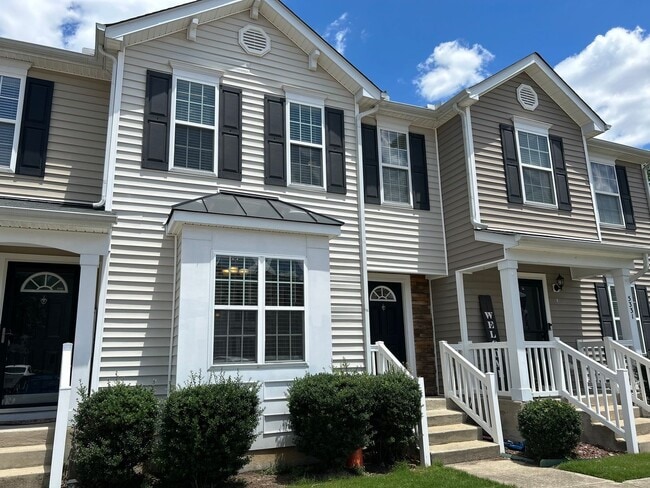 Building Photo - 4 Bedroom | 3.5 Bedroom Raleigh Townhome