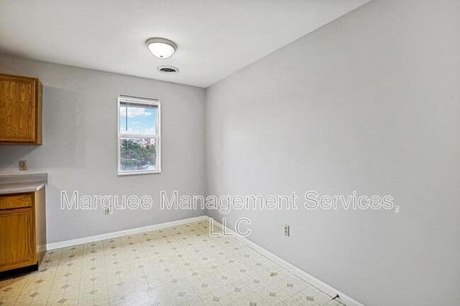 Building Photo - 118 Talon Pl