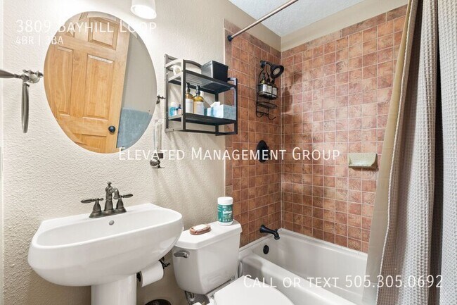Building Photo - 3809 Bay Hill Loop SE