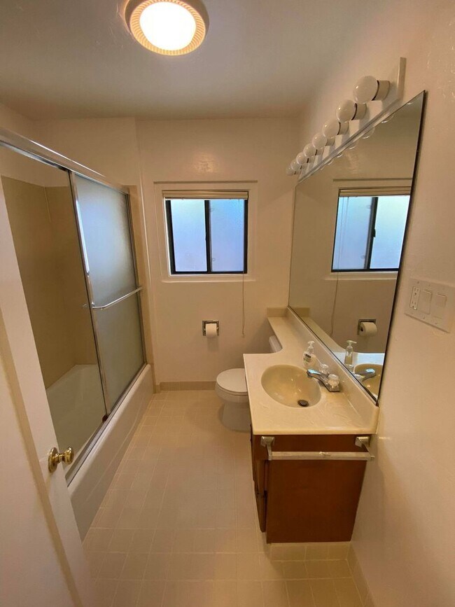 Building Photo - Spacious West Menlo Park Home for Rent