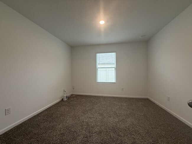 Building Photo - 350 Ardila Cir