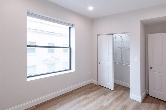 Building Photo - 636 Beacon St