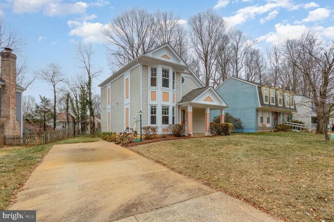 Building Photo - 15090 Holleyside Dr